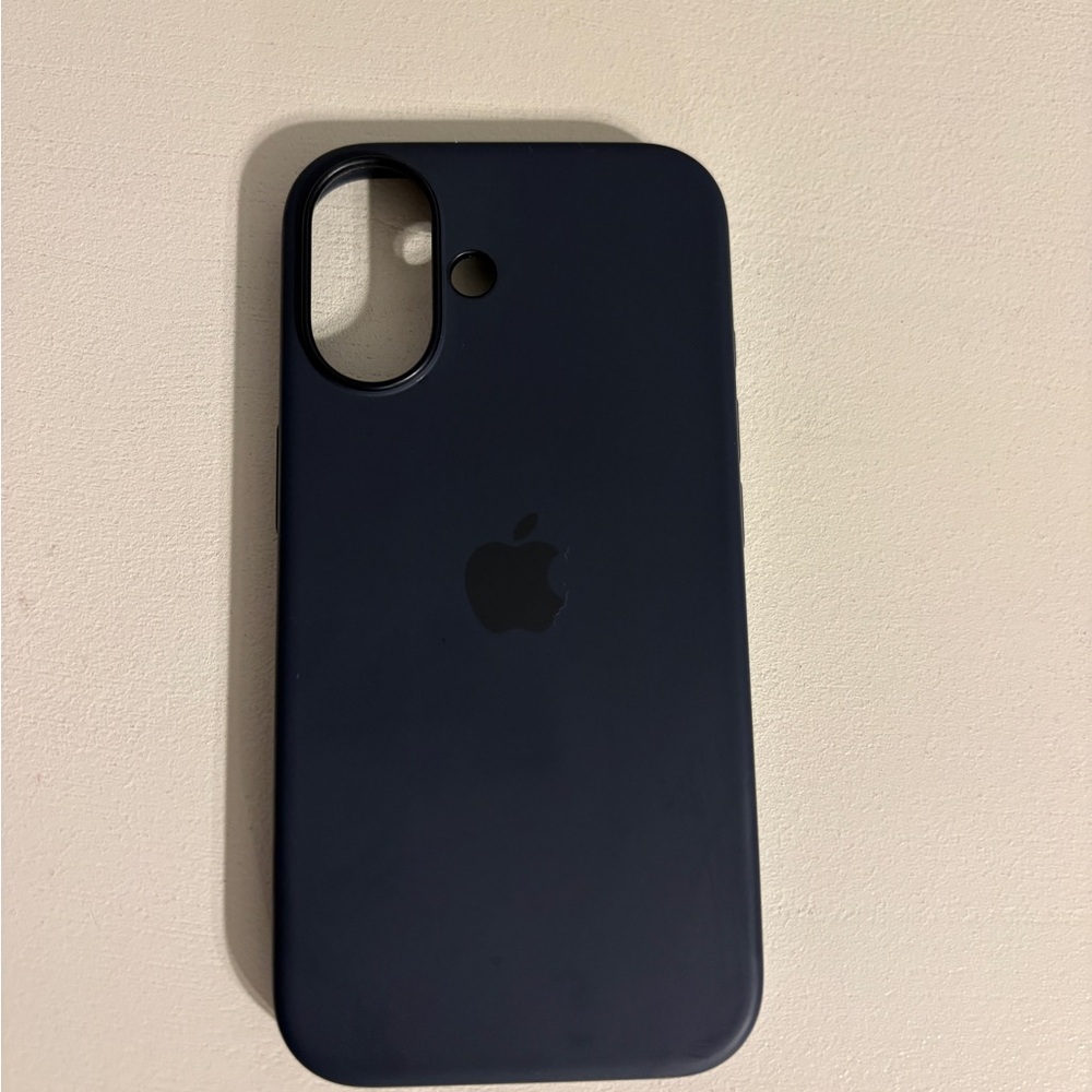 iPhone 16 Apple MagSafe Silicone Case